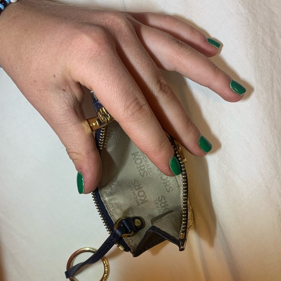 Micheal Kors keychain wallet - Picture 12 of 16